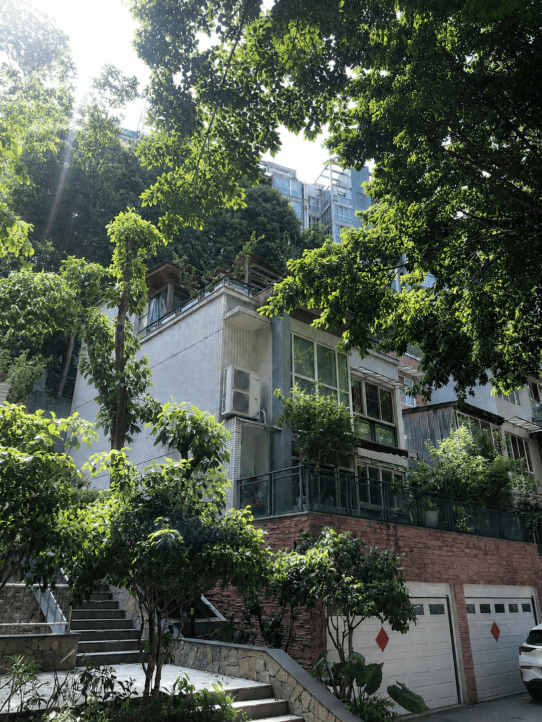 拉萨岛居岁月从容升级：小小岛老别墅加装蒂升悦行款电梯